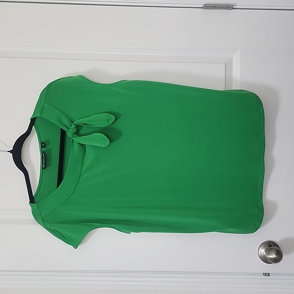 Green New York & Company 7th Avenue Design Studio Top